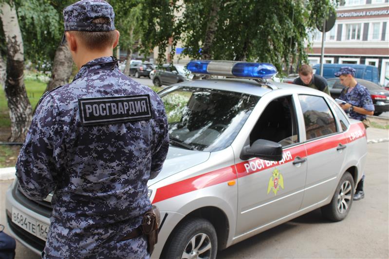 Сотрудники Росгвардии в Саратовской области задержали подозреваемого в краже и угоне