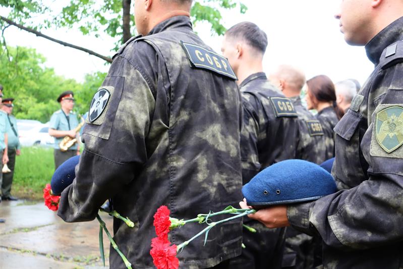 В Хабаровске росгвардейцы почтили память Героя России Сергея Орлова