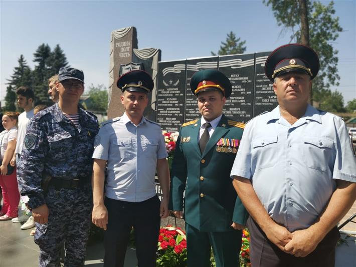 Представители Росгвардии приняли участие в открытии мемориала ветеранам боевых действий на Ставрополье