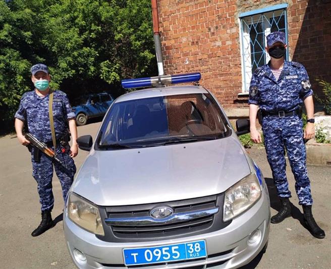 Нарядом Росгвардии в Иркутске задержан подозреваемый в разбойном нападении на магазин