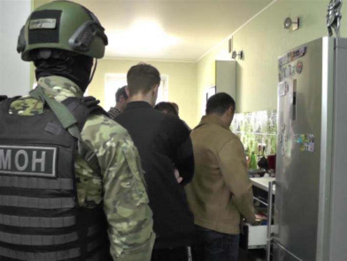 На Южном Урале ОМОН Росгвардии оказал содействие в проведении оперативно-следственных мероприятий в отношении подозреваемого в незаконном предпринимательстве