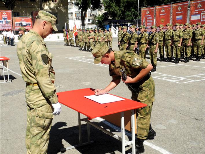 В Крыму военнослужащие Росгвардии  присягнули на верность Отечеству