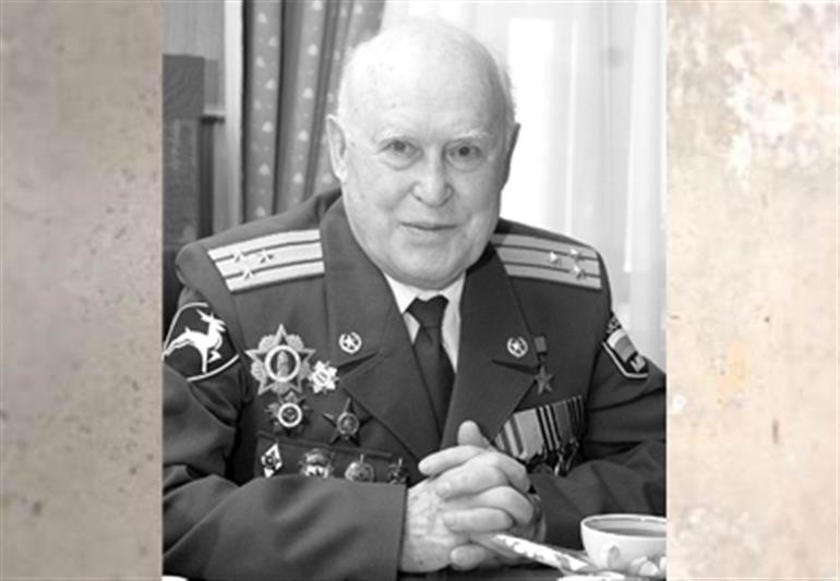 В честь Героя Советского Союза, отдавшего 20 лет службе в войсках правопорядка, назван проезд в Сарове 