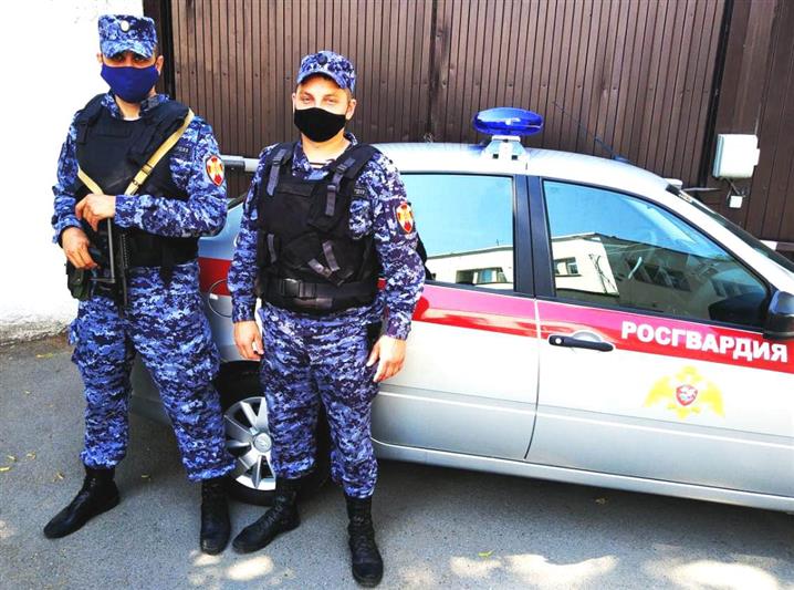В Ростове сотрудники Росгвардии задержали злоумышленника, напавшего с ножом на местного жителя