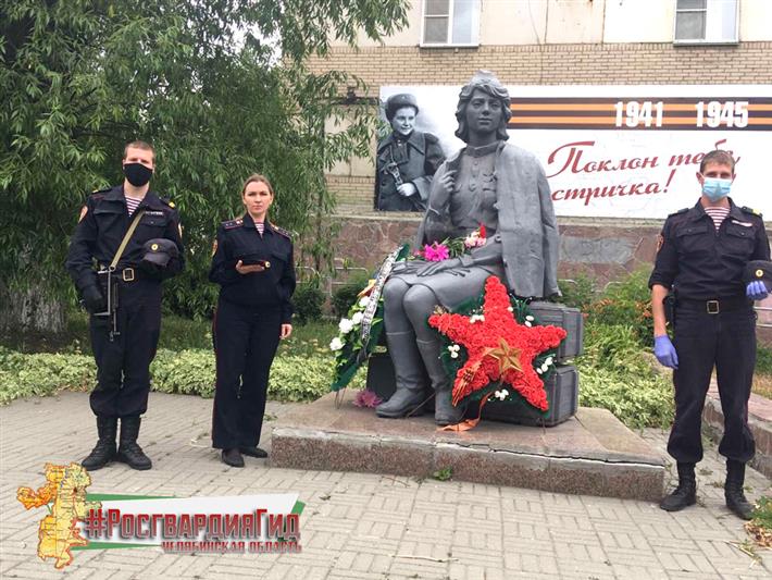 Сотрудники Росгвардии рассказали пользователям соцсетей о двух памятниках Великой Отечественной войны в Челябинске