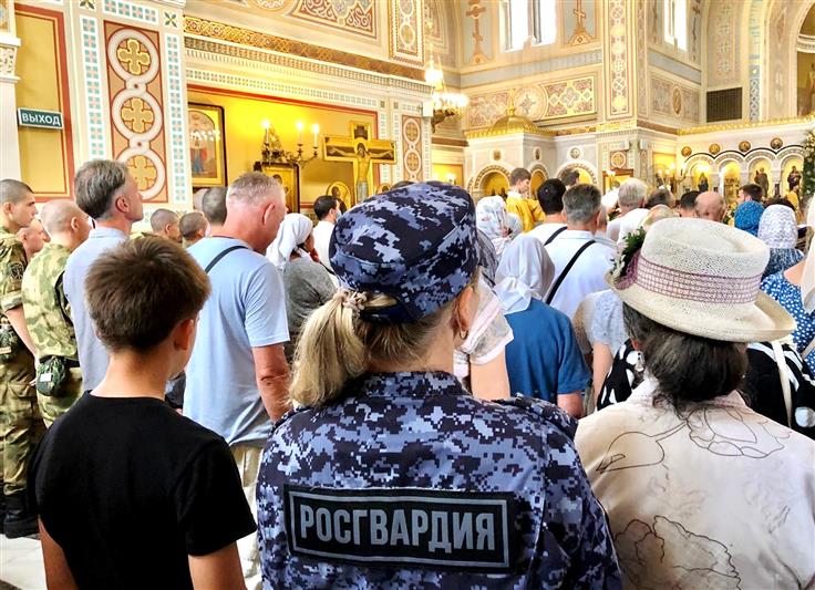 Росгвардейцы поучаствовали в литургии в Херсонесе Таврическом, посвящённой Дню крещения Руси