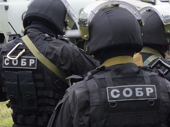 При участии спецназа Росгвардии в Бийске пресечена деятельность по производству контрафактного алкоголя