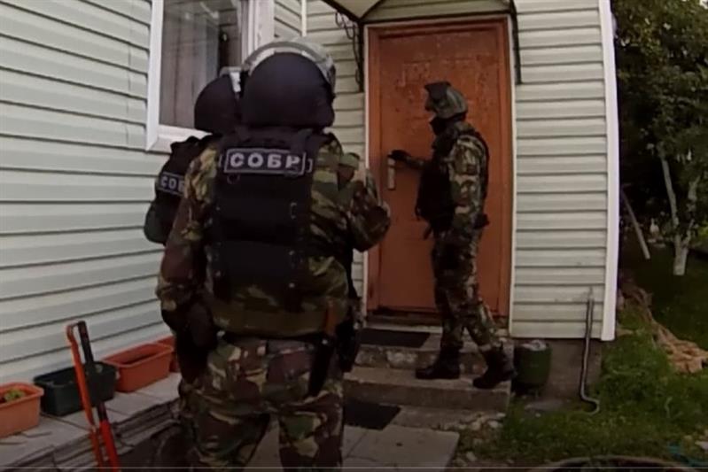 В Ленинградской области офицеры СОБР обеспечили проведение оперативных мероприятий по пресечению незаконного оборота оружия