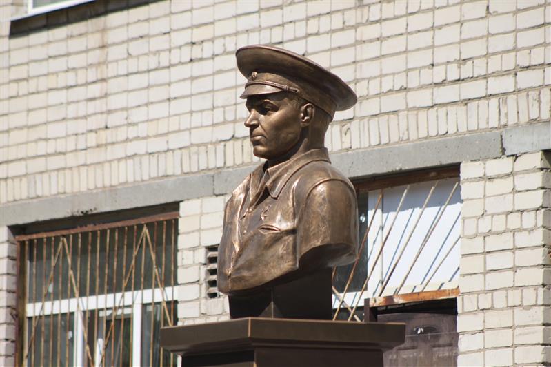В Тольятти военнослужащие Росгвардии приняли участие в открытии памятника Василию Маргелову