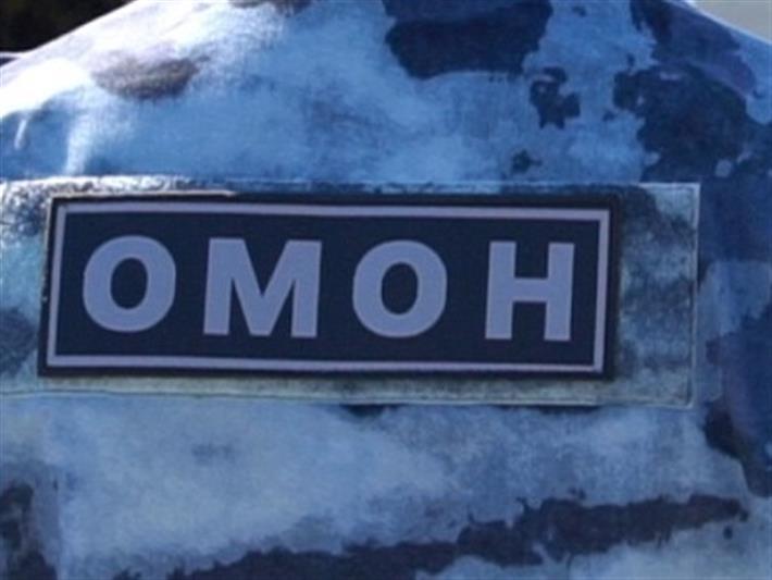 Бойцы новосибирского ОМОН пресекли деятельность преступной группы, занимавшейся реализацией контрафактной одежды и обуви