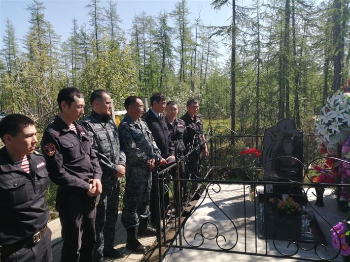 Якутские росгвардейцы почтили память сослуживца, погибшего год назад при исполнении служебного долга