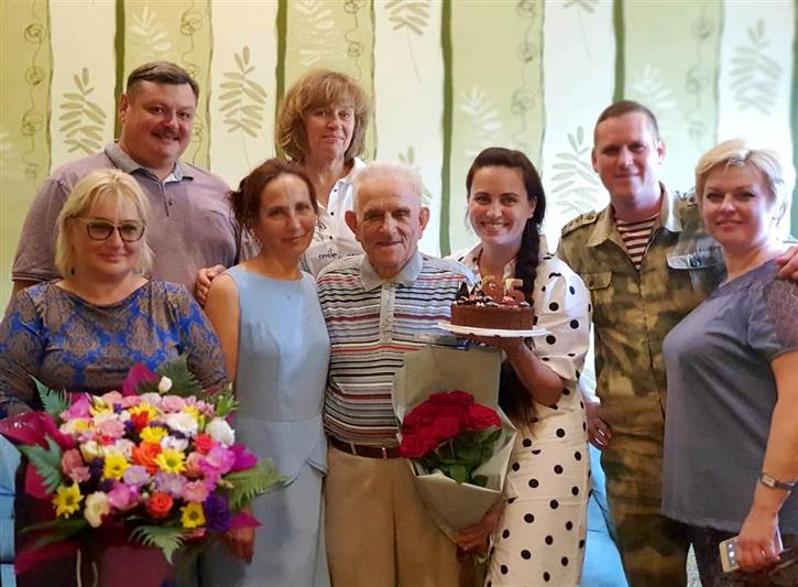  Военнослужащие севастопольского полка Росгвардии поздравили с 95-летием ветерана Великой  Отечественной войны