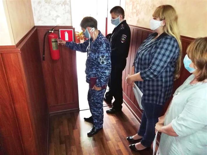 В Подмосковье сотрудники Росгвардии проверили обеспечение безопасности детских лагерей