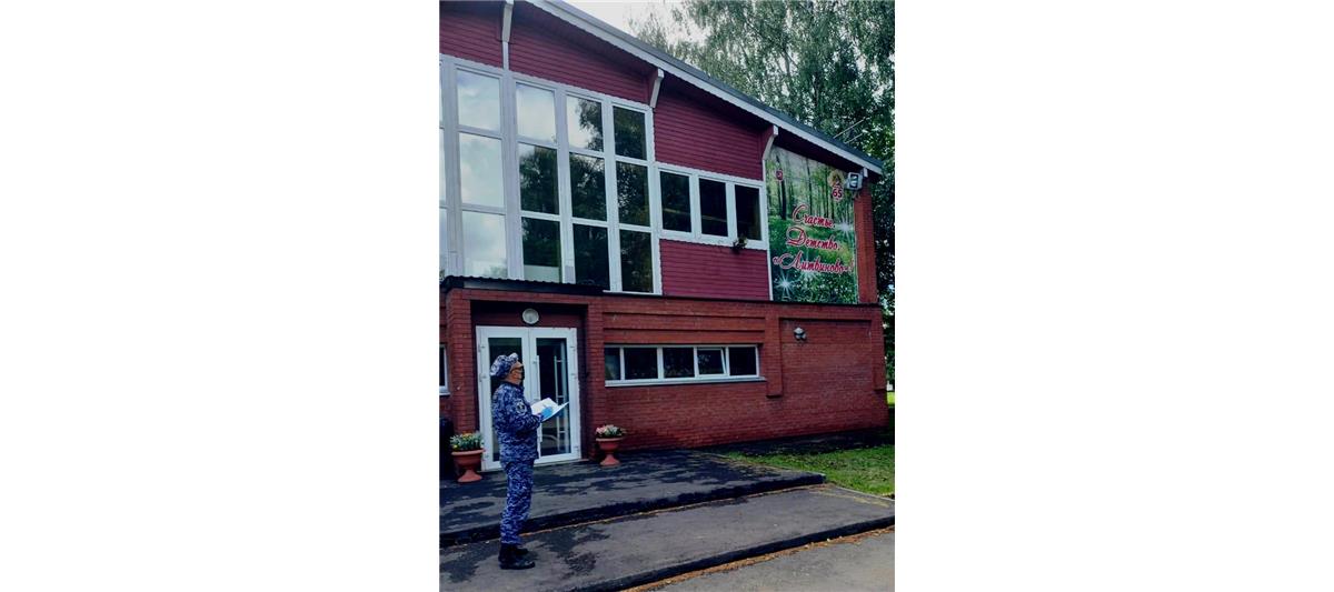 В Подмосковье сотрудники Росгвардии проверили обеспечение безопасности детских лагерей