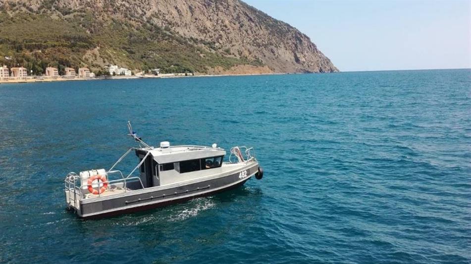 В Крыму экипаж патрульного катера Росгвардии спас туристов, которых унесло в открытое море