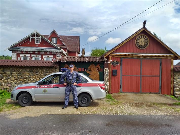 Журналисты телеканала 360 побывали в гостях у росгвардейца, превратившего свой дом в музей (видео)