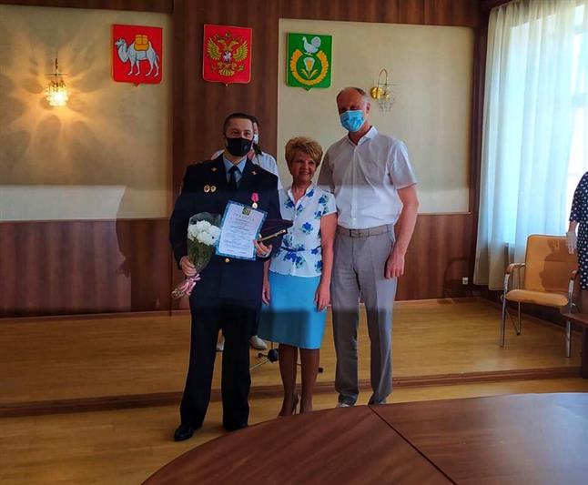 В Челябинской области сотрудник Росгвардии удостоился почетной грамоты главы городского округа за обеспечение общественной безопасности