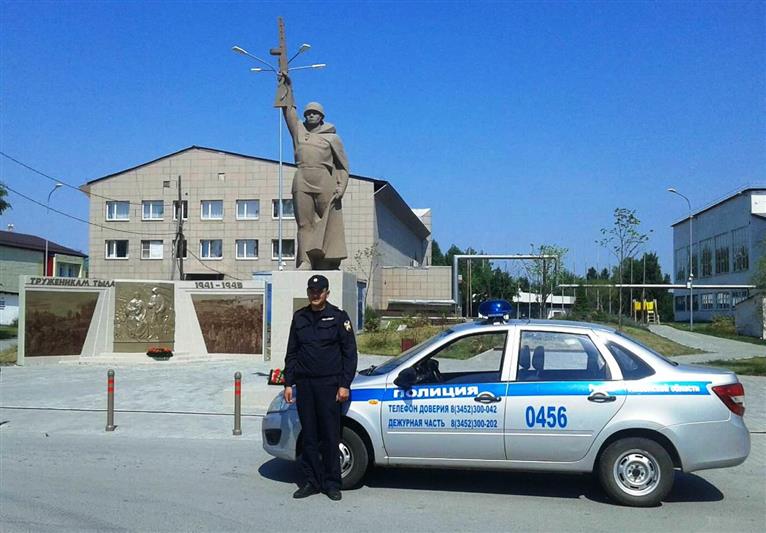 В Тюмени в рамках всероссийской ведомственной акции сотрудники Росгвардии почтили память земляков-фронтовиков
