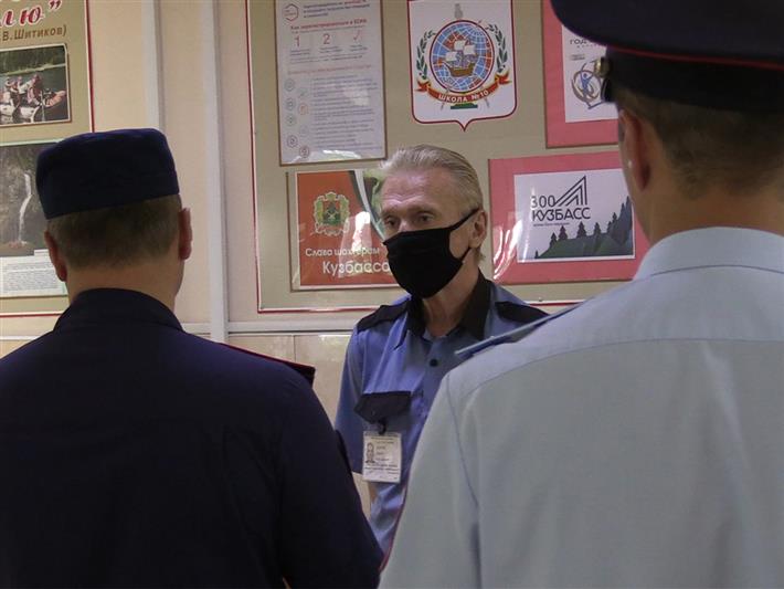 Росгвардия продолжает проверки систем безопасности в образовательных учреждениях Сибири