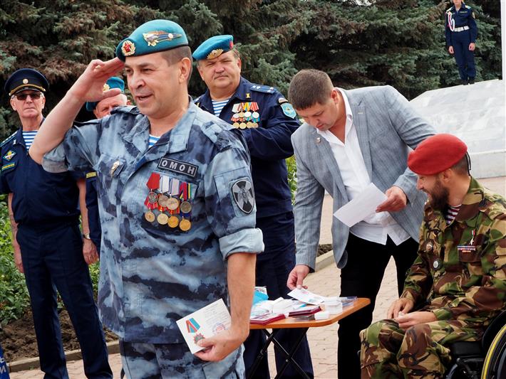 В День воздушно-десантных войск белгородским росгвардейцам –десантникам вручили памятные медали