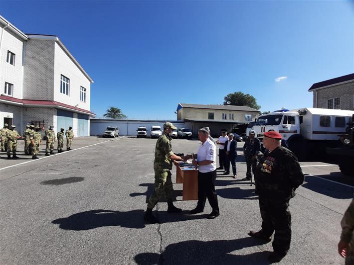 В Карачаево-Черкесии росгвардейцам вручили общественные награды