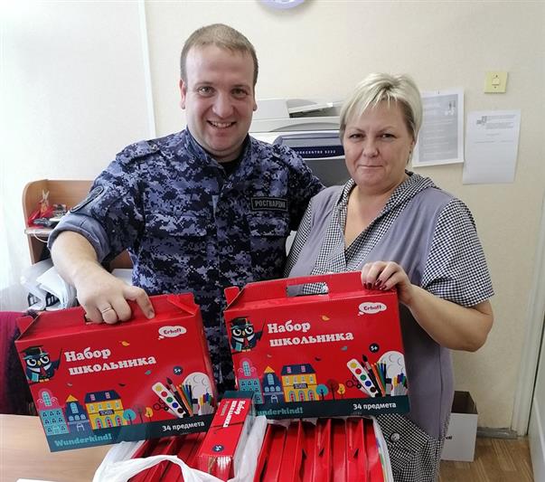 В Кургане росгвардейцы присоединились к акции «Соберем ребенка в школу»