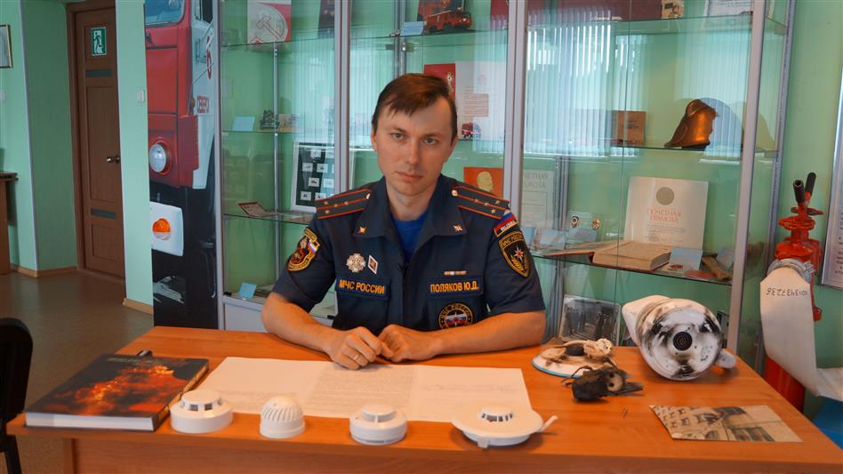Сотрудник МЧС рассказал военнослужащим северского соединения Росгвардии о правилах пожарной безопасности (видео)
