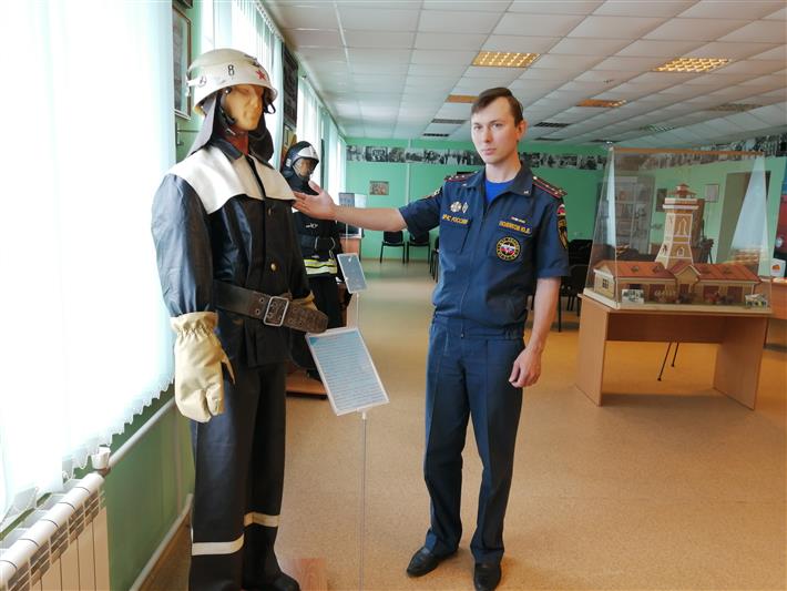 Сотрудник МЧС рассказал военнослужащим северского соединения Росгвардии о правилах пожарной безопасности (видео)