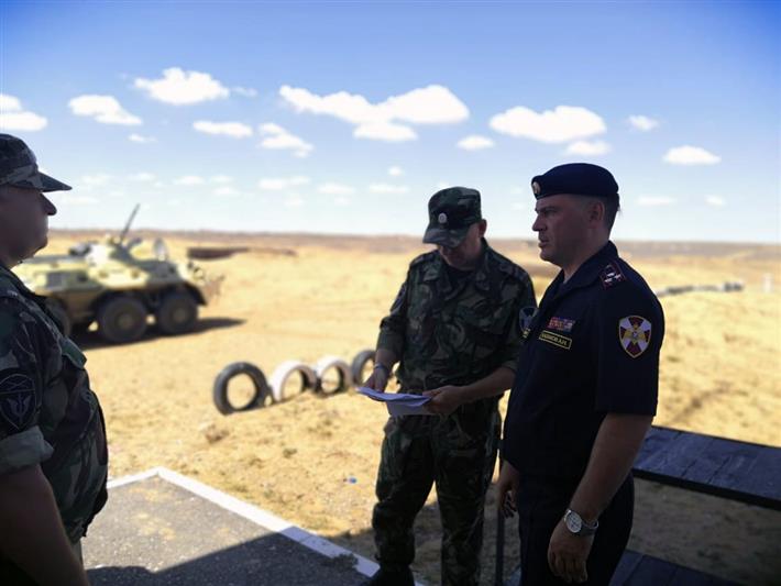 Руководитель астраханского областного управления Росгвардии оценил уровень стрелкового мастерства подчинённых