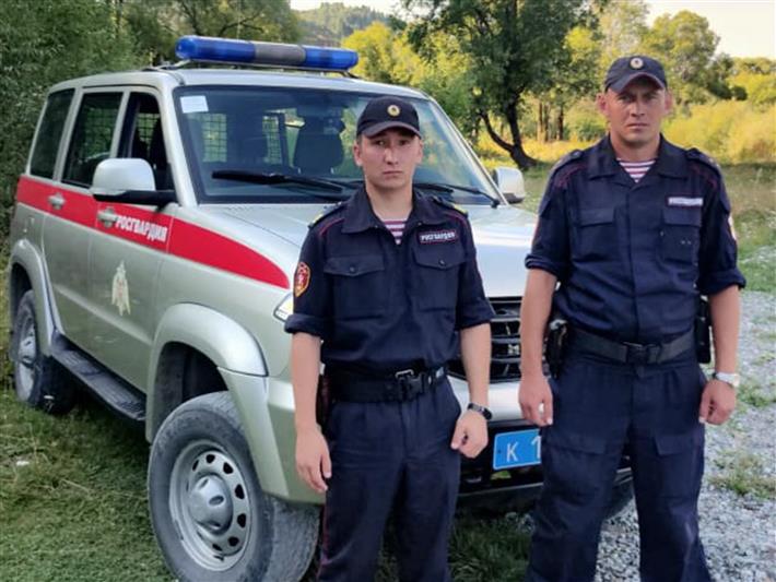 В Кузбассе росгвардейцы задержали дебошира, который угрожал медикам пневматическим пистолетом