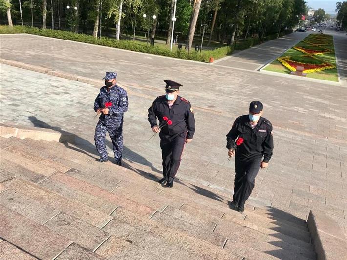 В Томске росгвардейцы почтили память советских воинов, погибших в Курской битве