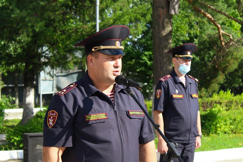 В Чебоксарах сотрудники вневедомственной охраны Росгвардии получили ключи от новых служебных автомобилей