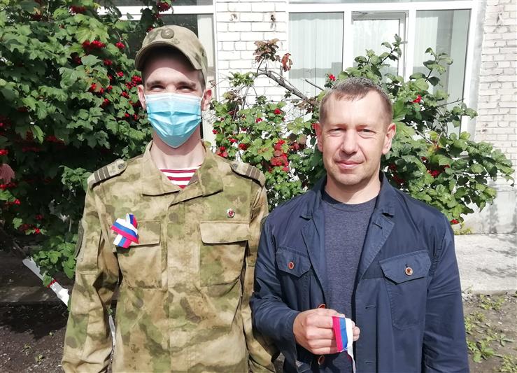 Росгвардейцы Уральского округа приняли участие в патриотической акции ко Дню флага России