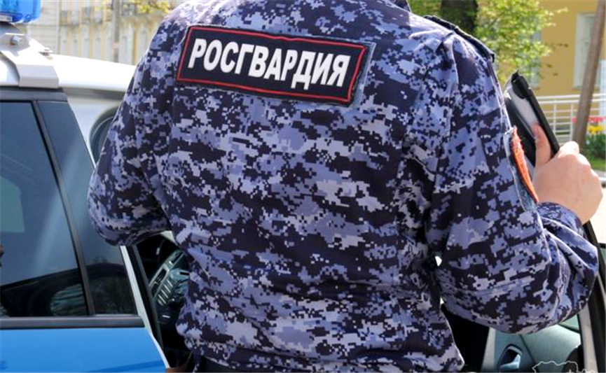 В Ростове-на-Дону сотрудники Росгвардии задержали мужчину, который разыскивался правоохранителями по подозрению в совершении кражи