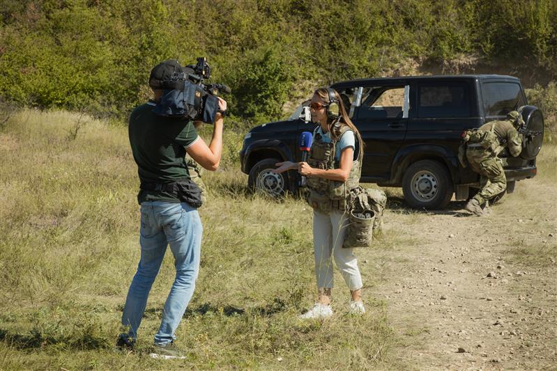 В Крыму журналисты федеральных телеканалов побывали на тренировке спецназа Росгвардии