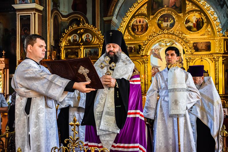 Сотрудники адыгейского ОМОН почтили память погибших правоохранителей