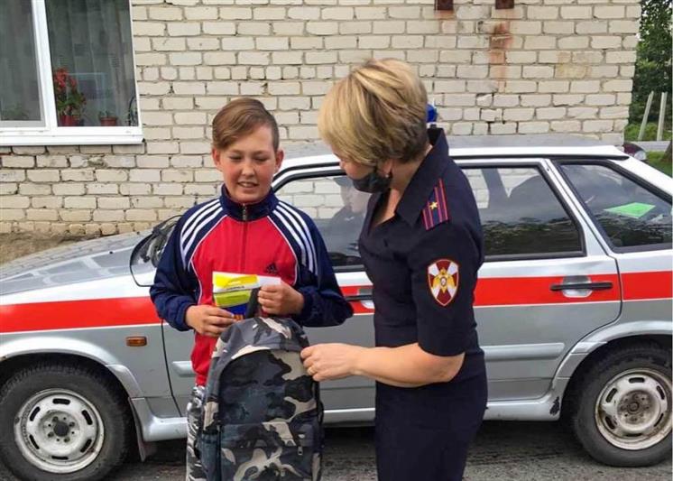 В Тюмени росгвардейцы помогли подготовиться к школе детям с ограниченными возможностями здоровья