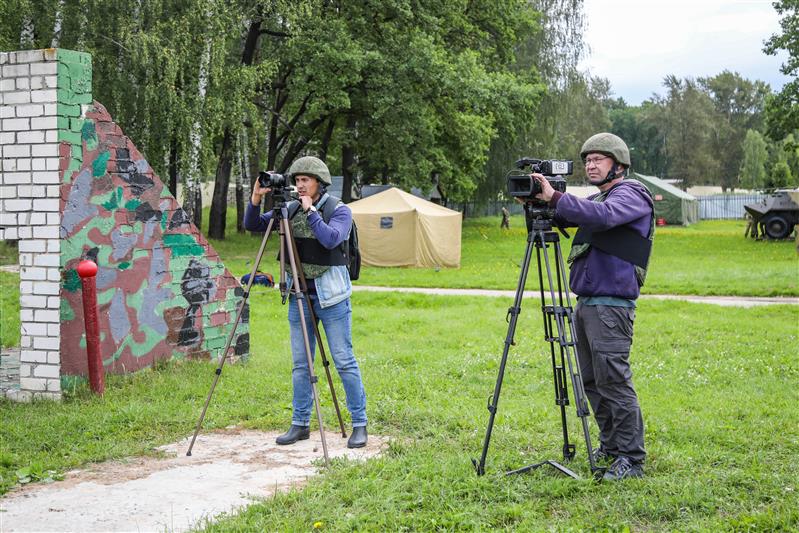 Нижегородские журналисты посетили учения подразделений РХБЗ Росгвардии (фото)