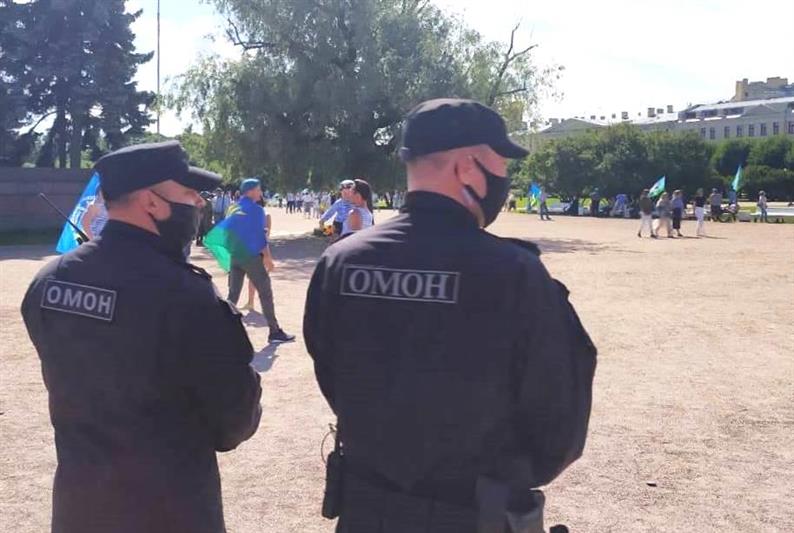 Росгвардейцы Северо-Западного округа обеспечили правопорядок в День ВДВ