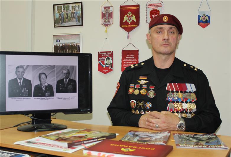 Офицер ростовского СОБР рассказал о родственниках-фронтовиках в рамках акции Росгвардии «Автограф Победы»