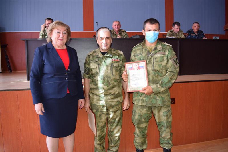 Администрация Каспийска поблагодарила росгвардейцев за помощь малоимущим семьям в период пандемии