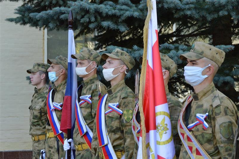 Военнослужащие и сотрудники Центрального округа Росгвардии приняли участие в мероприятиях, посвященных Дню флага России