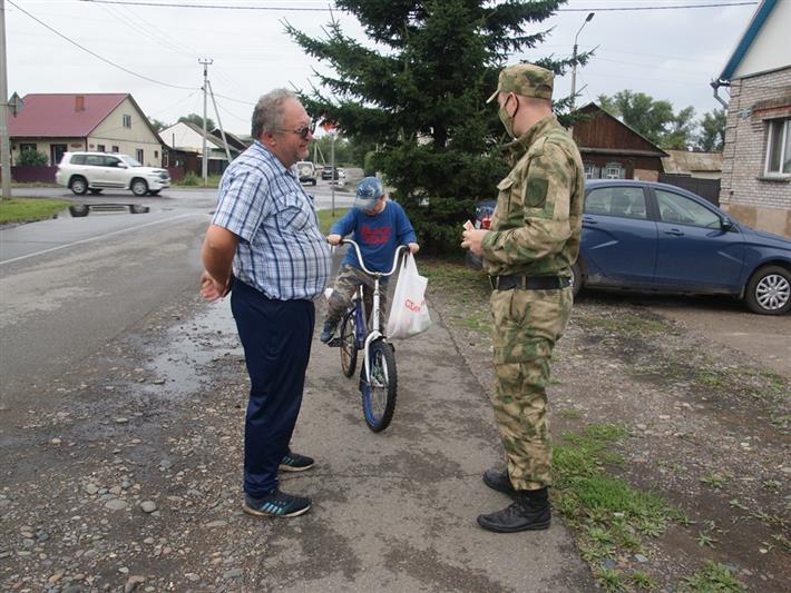 Военнослужащие Росгвардии рассказали жителям Хакасии о подвиге земляка – Героя Советского Союза