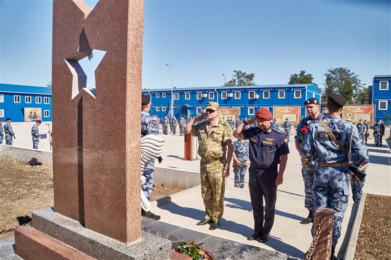 В Крыму открыт памятник погибшим сотрудникам ОМОН (фото, видео)