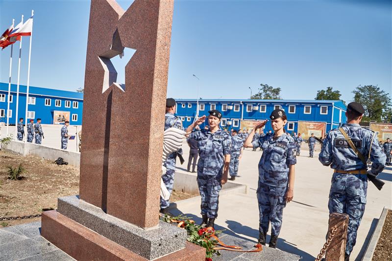 В Крыму открыт памятник погибшим сотрудникам ОМОН (фото, видео)