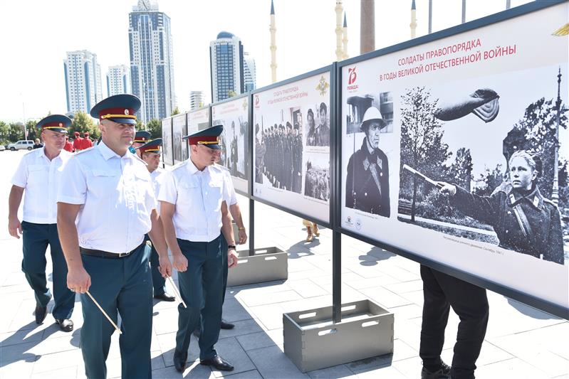 Фотовыставка «Солдаты правопорядка в годы Великой Отечественной войны» прибыла в Грозный