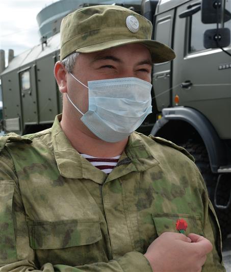 Росгвардейцы из Югры приняли участие во всероссийской благотворительной акции «Красная гвоздика»
