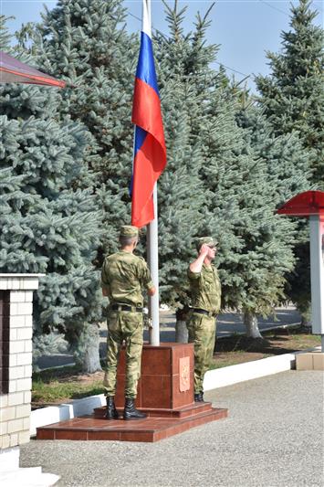 В ГРОЗНЕНСКОМ СОЕДИНЕНИИ РОСГВАРДИИ ОТМЕТИЛИ ДЕНЬ ГОСУДАРСТВЕННОГО ФЛАГА РОССИИ