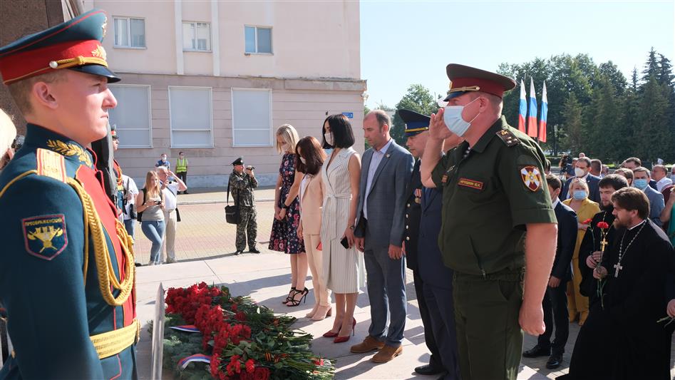 В День города Орла офицеры регионального управления Росгвардии почтили память погибших в годы Великой Отечественной войны