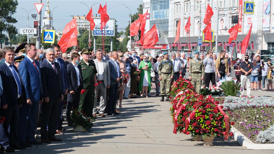 В День города Орла офицеры регионального управления Росгвардии почтили память погибших в годы Великой Отечественной войны